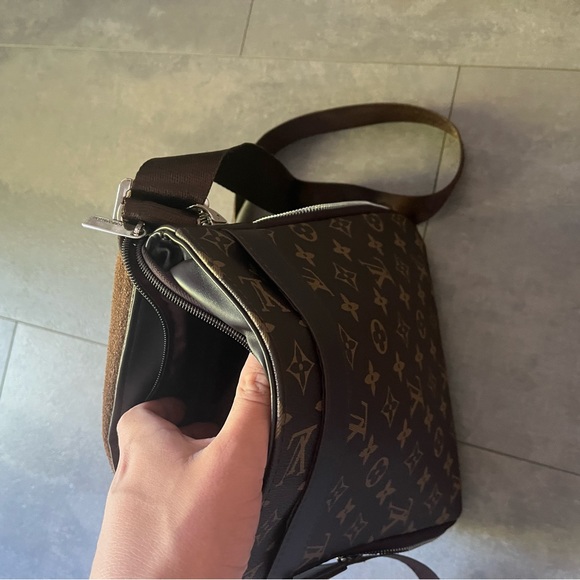 Louis Vuitton Monogram Macassar Magnetic Messenger Bag - Picture 6 of 6